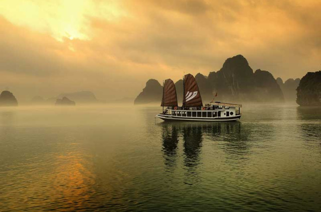 Vietnam - Croisière en Baie d'Halong - La Jonque Bhaya Legend 3 cabines en Baie d'Halong