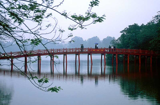 Vietnam - Le Lac de Hoan Kiem à Hanoi