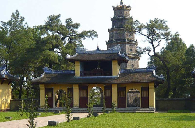 Vietnam - Le Vietnam du centre classique - La Pagode Thien Mu de Hué